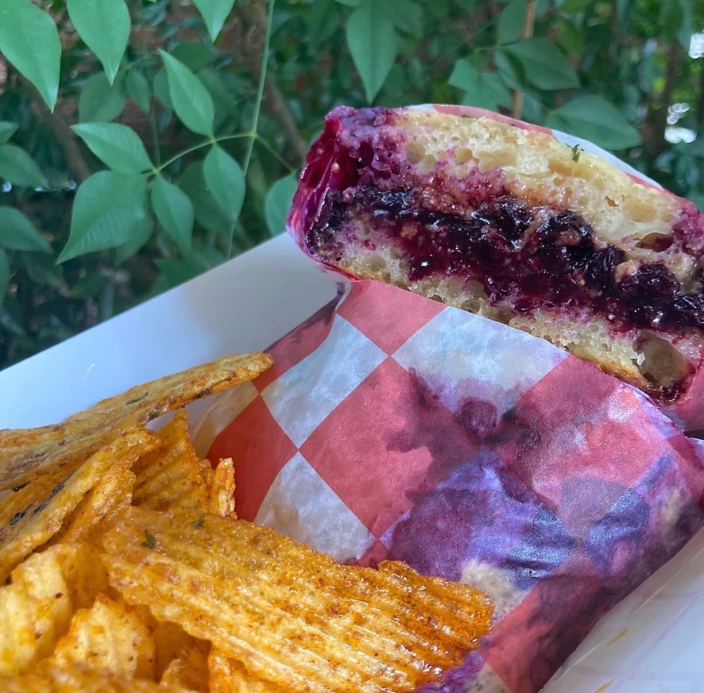 Seasonal jam panino with chips